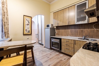 Buy an apartment, Building of the old city, Doroshenka-P-vul, Lviv, Galickiy district, id 4535944