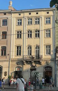 Rent an apartment, Building of the old city, Rinok-pl, Lviv, Galickiy district, id 4565043