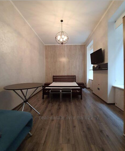 Buy an apartment, Building of the old city, Doroshenka-P-vul, Lviv, Galickiy district, id 4563918