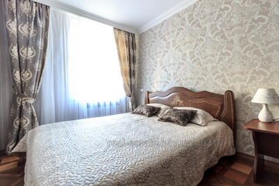 Rent an apartment, Building of the old city, Fedorova-I-vul, Lviv, Galickiy district, id 4590487