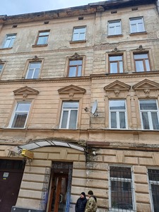 Buy an apartment, Building of the old city, Shpitalna-vul, Lviv, Galickiy district, id 4355489