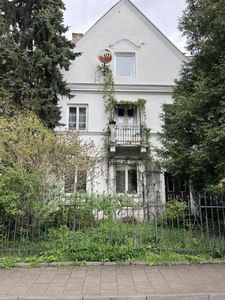 Buy an apartment, Building of the old city, Samiylenka-V-vul, Lviv, Galickiy district, id 4533512