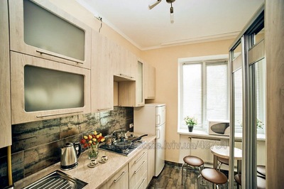 Rent an apartment, Malanyuka-Ye-pl, Lviv, Galickiy district, id 4528681