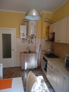Buy an apartment, Stalinka, Geroiv-Maidanu-vul, Lviv, Galickiy district, id 4591326